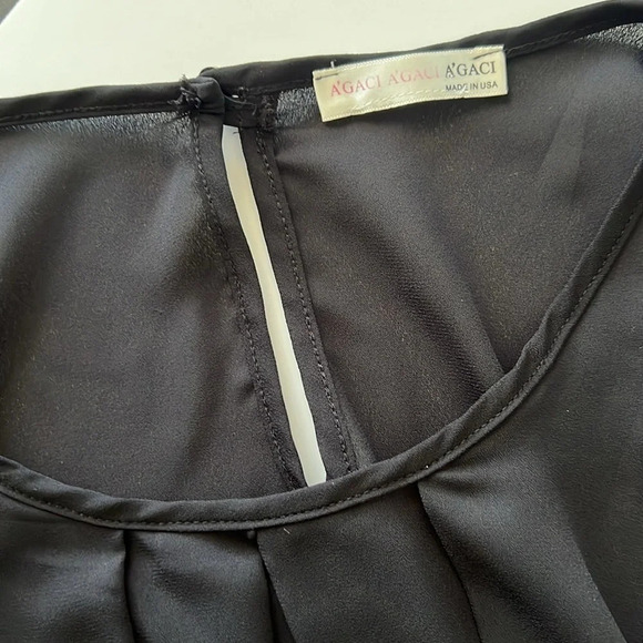 black Top with sheer sleeves A’gaci - Picture 5 of 9